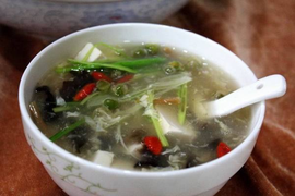 萝卜蒜苗酸辣汤