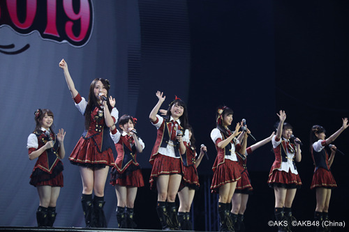 《AKB48樱桃湾之夏》百变时装随心换