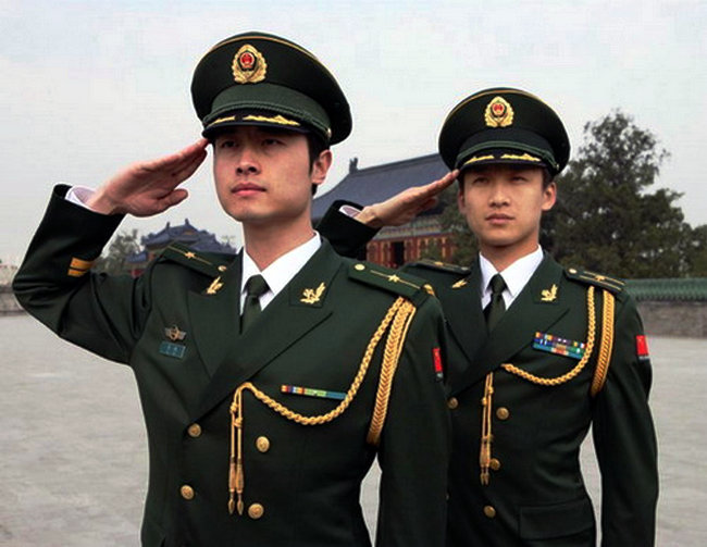 现在从上尉军官转少校军官需要多少年？军校毕业 中尉，需要在部队服役多长时间才可以退伍？中尉...