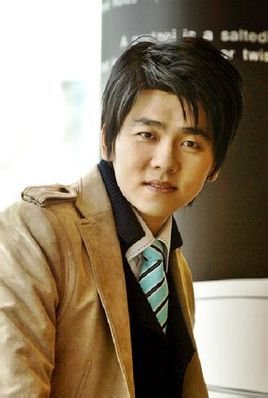 因在《生命花》《无法阻挡的highkick》等剧中的上佳表现,有着"国民