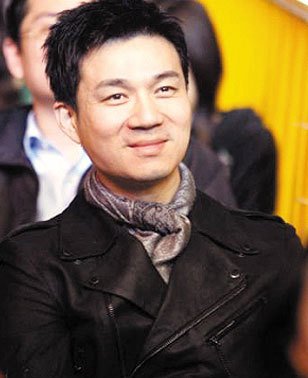 许雅钧(mike),毕业于哥伦比亚大学建筑设计系,现从事金融股票操作职业