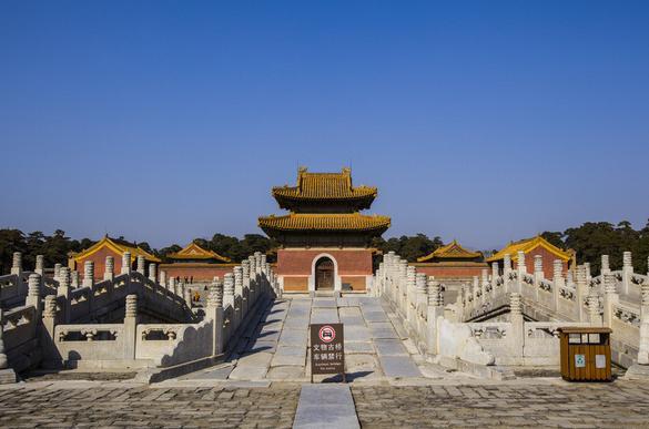 雍正帝为何把陵墓建在远离自己父亲的地方?